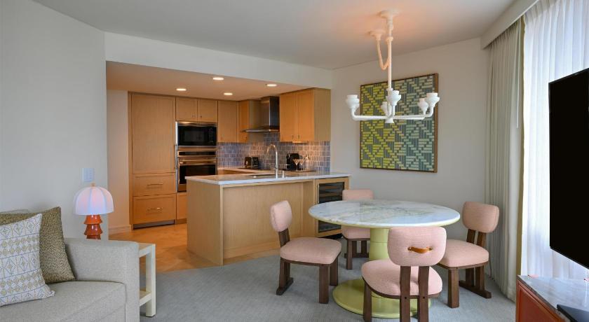 Image of Deluxe 1 Bedroom Partial Ocean View Suite 4