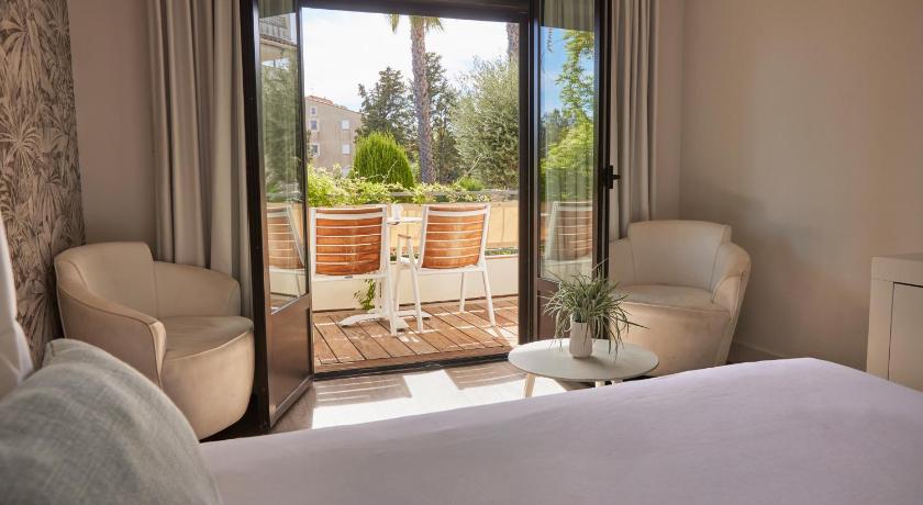Image of Superior room with Garden View and Balcony 1