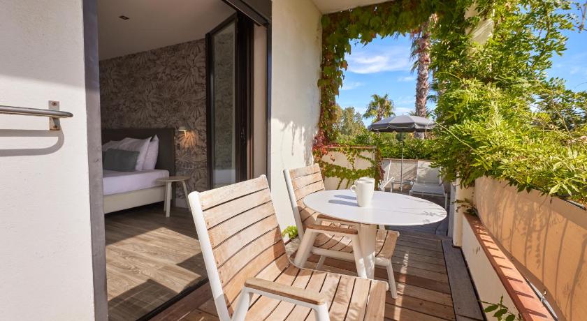 Image of Superior room with Garden View and Balcony 3