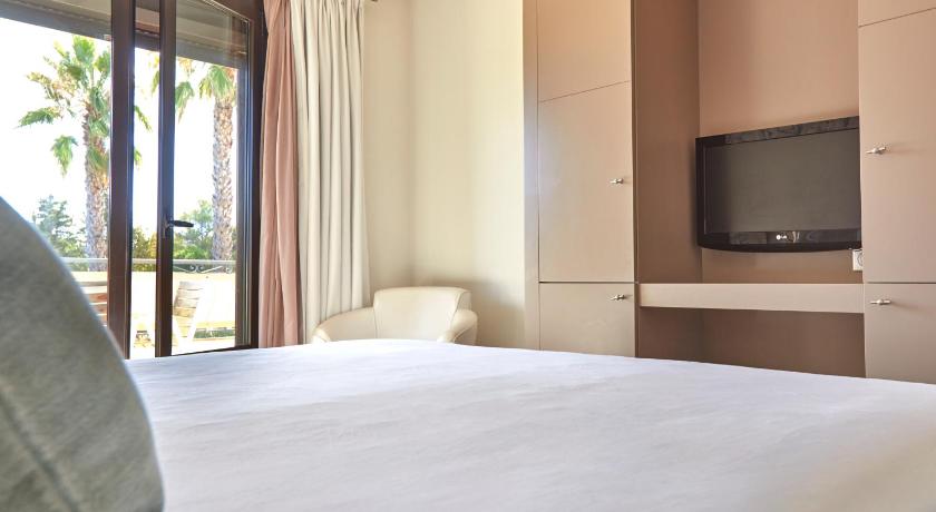 Image of Triple Room with Garden View and Balcony 5