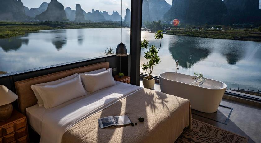 陽朔 Yangshuo Riverscape Retreat beside the Yulong River & swimming pool ホテル ロビー