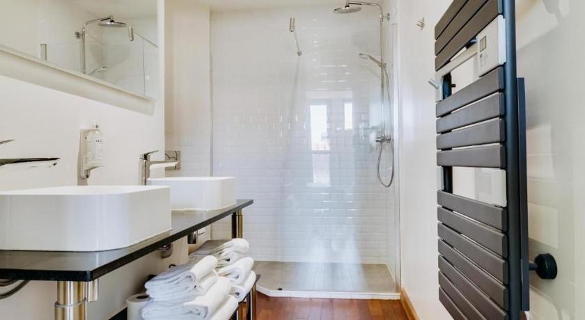 Image of 2-bedroom Apartment with Terrace 2