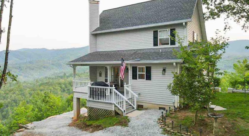 Andrews (NC) Sky Harbour 4-Star Accommodation pool