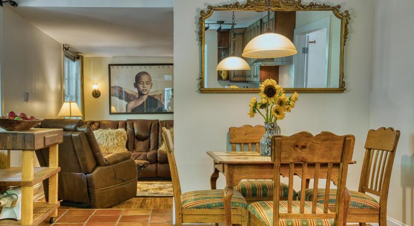 エドワーズ (CO) The Historic Wolcott Inn Heart of Vail Valley 3つ星 宿泊施設 ロビー