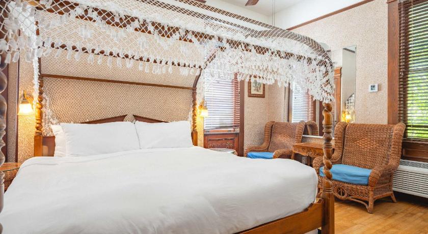 基韋斯特 Deluxe King - Curry Mansion with Pool! 2星级 住宿 景观