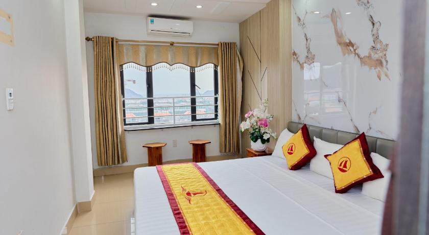 Image of Twin Room with City View 14