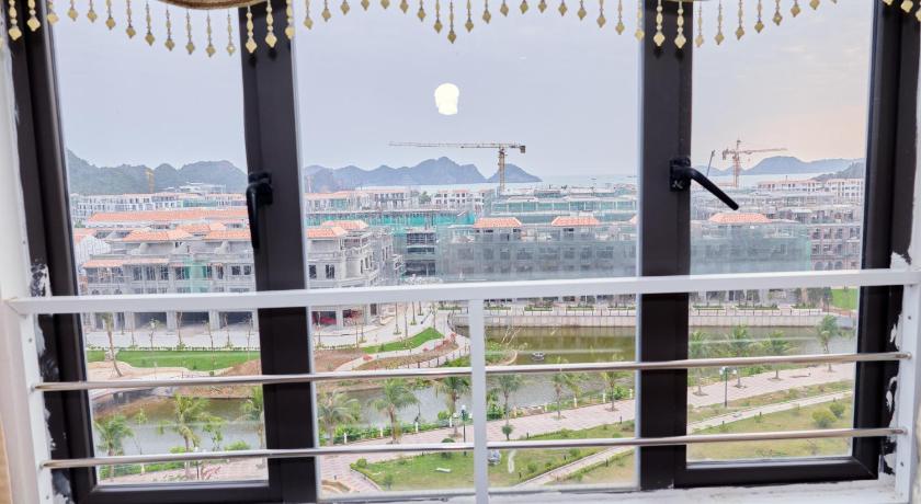 Image of Twin Room with City View 10