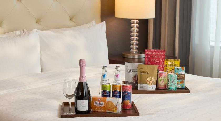 Image of [Rose&nbsp;Tonight&nbsp;PKG] 2-Bedroom Superior with&nbsp;1 bottle of Prosecco Rose + Taste Box 5