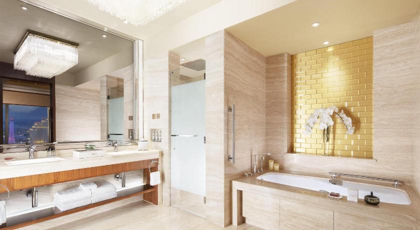 Image of King Club Suite 0