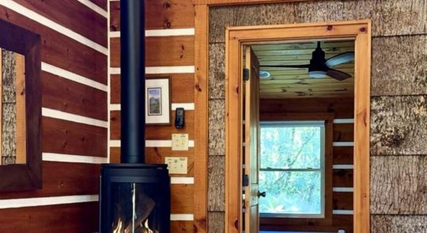 앤슬리 하이츠 (NC) Tranquil Mountain Escape with Outdoor Decks, Fireplace & Scenic Charm in Blowing Rock, North Carolin 3성급 숙소 로비