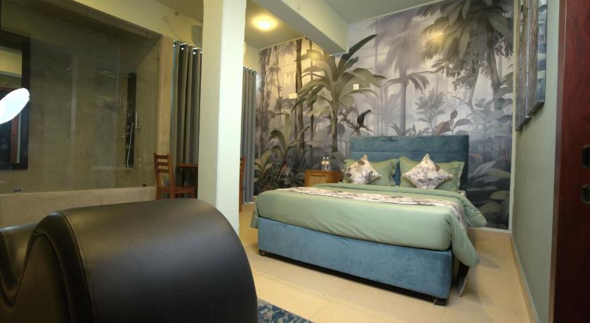 Beverly Hills Hotel - image 11