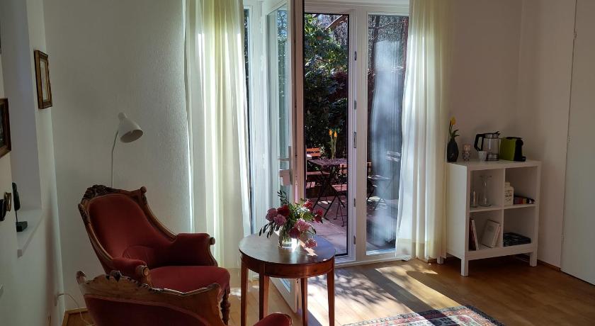 Zimmer am Ring - ruhiges Zimmer im Grunen, Fruhstuck auf eigener Terrasse mit Morgensonne und fußlau