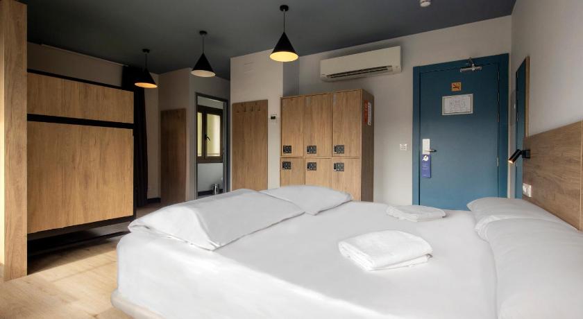 صورة غرفة رباعية مع حمام خاص (Quadruple Room with Private Bathroom) 3