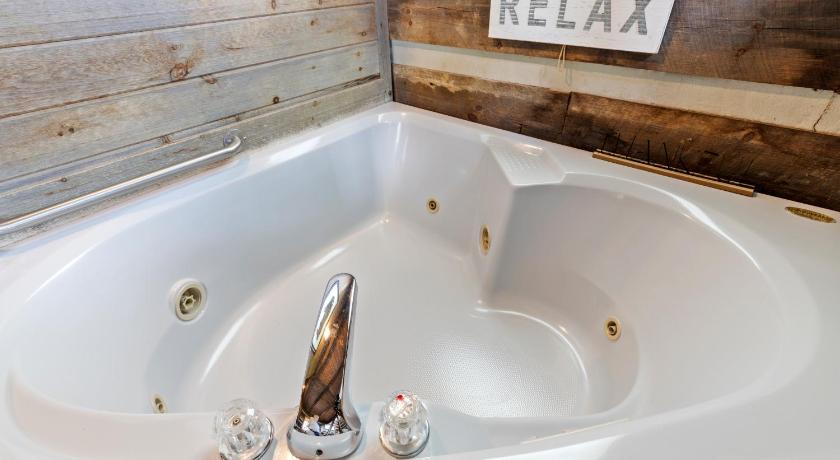 팬시 갭 (VA) Tranquil Cabin with Jacuzzi, Porch Swing, and Mountain Views! Cabin 3 3성급 숙소 부대시설