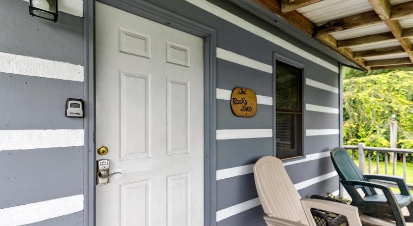 Fancy Gap (VA) Pet Friendly 2 Bedroom Cabin Hideaway For 4! Cabin 7 3-Star Accommodation view