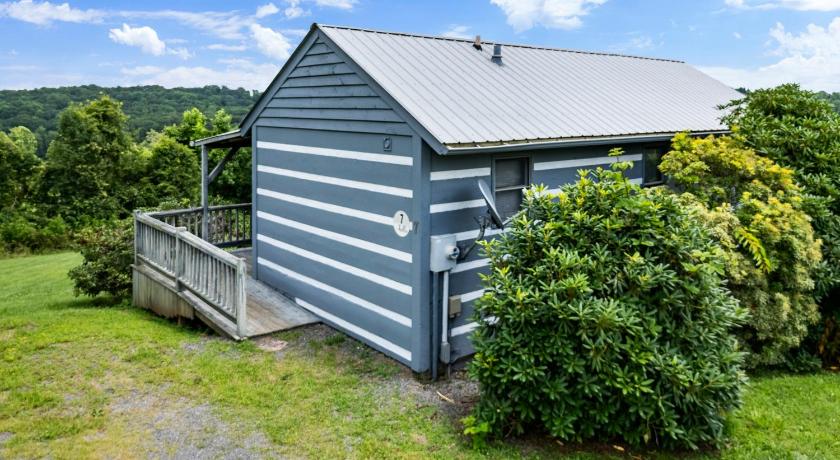 Fancy Gap (VA) Pet Friendly 2 Bedroom Cabin Hideaway For 4! Cabin 7 3-Star Accommodation exterior