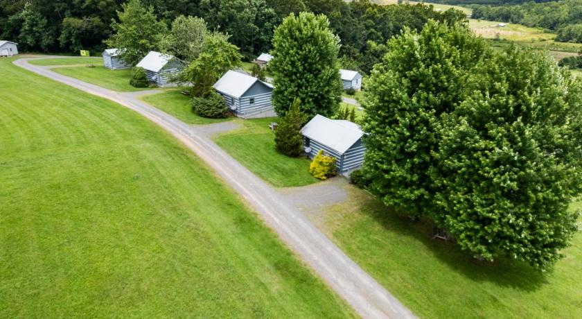 Fancy Gap (VA) Pet Friendly 2 Bedroom Cabin Hideaway For 4! Cabin 7 3-Star Accommodation lobby