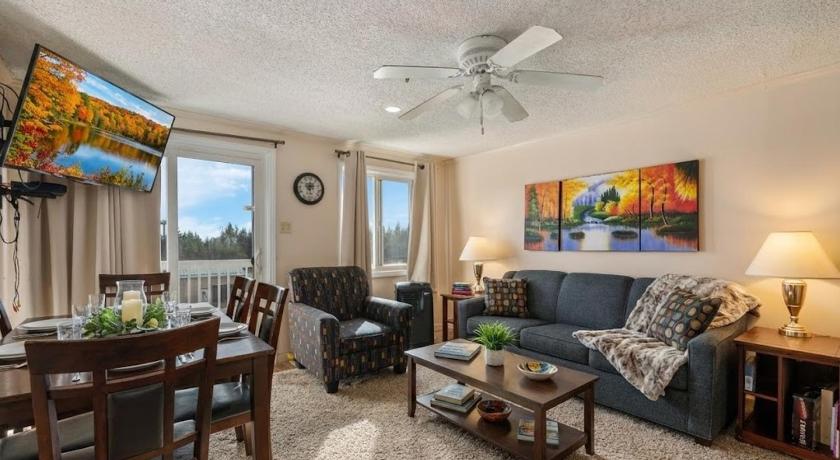 Snowshoe Ski-InSki-Out Steps to Ballhooter Lift Mountain Lodge Condo