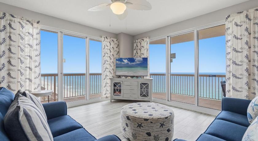 Image of Apartment with Sea View 0