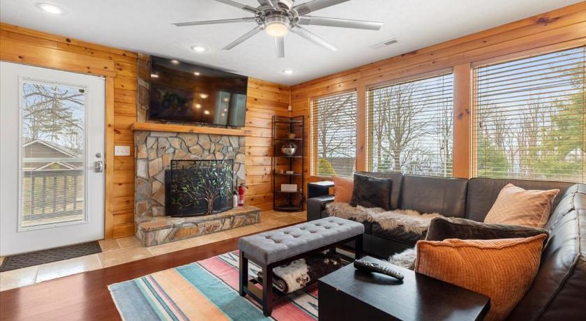 팬시 갭 (VA) Stunning Mountain Retreat! Packed with Fun! Air Hockey Table! - Two Sisters Chalet 3성급 숙소 객실