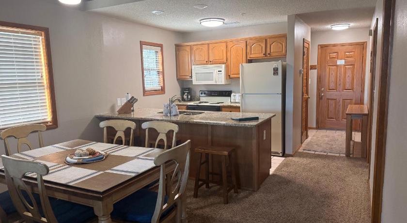 브랜슨 (MO) 2BR Village At Indian Point 812 near SDC-Free Tickets Daily up to 500 Value 4성급 숙소 레스토랑