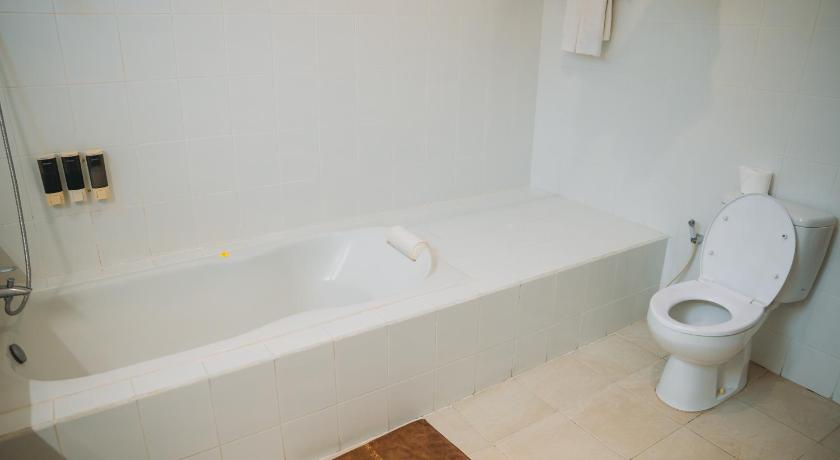 Image of Triple Room with Garden View 13