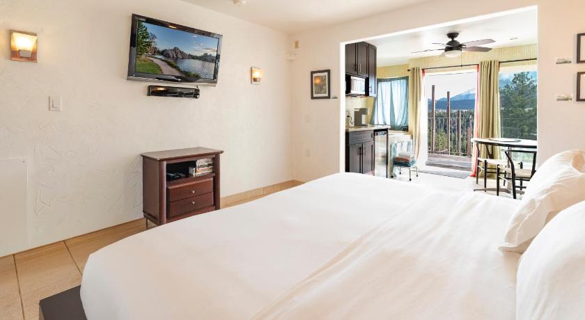 Woodland Park (CO) Pikes Peak Paradise Bed and Breakfast 4-Star Accommodation pool