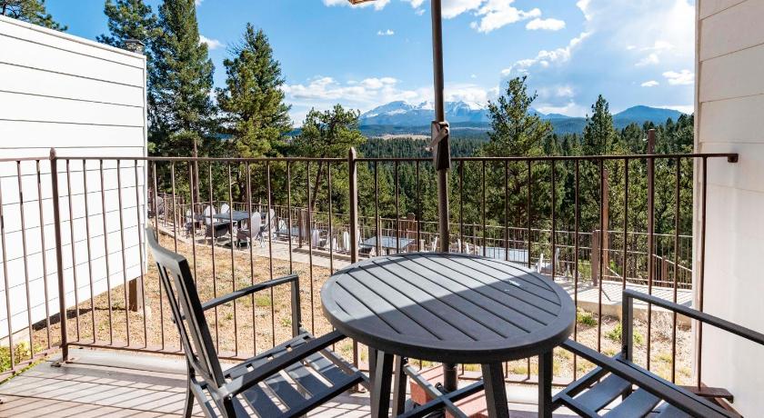 Woodland Park (CO) Pikes Peak Paradise Bed and Breakfast 4-Star Accommodation pool