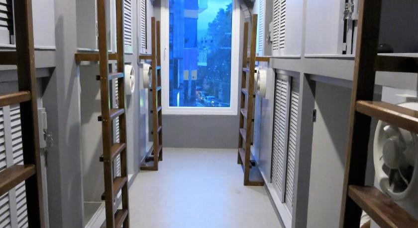 Image of Double Capsule 8