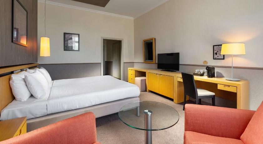 Image of Deluxe Double or Twin Room 8
