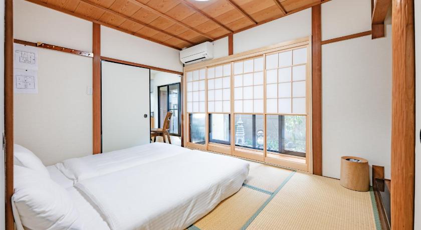 Traditional and spacious Machiya in serene North Kyoto, steps to Kamo River 喜舎 鴨川
