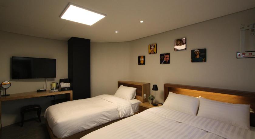 Image of Triple Room 1