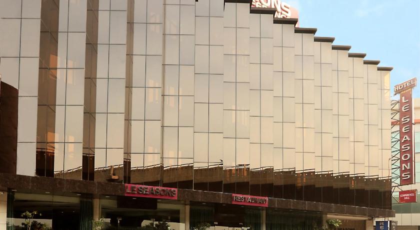 Exterior view, Hotel Le Seasons in New Delhi and NCR