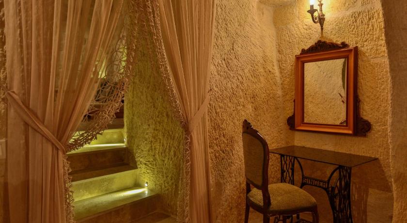 Acropolis Cave Suites