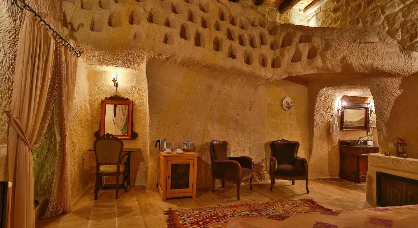 Acropolis Cave Suites