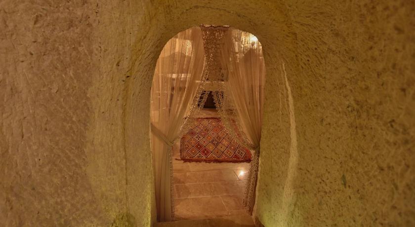 Acropolis Cave Suites