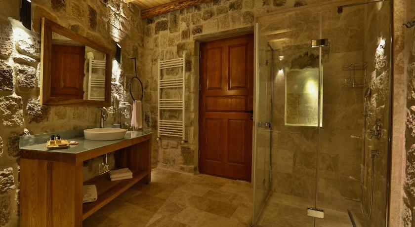 Acropolis Cave Suites