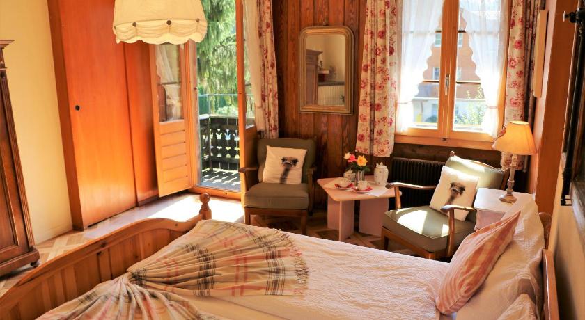 Image of Twin Room with Shared Bathroom 0