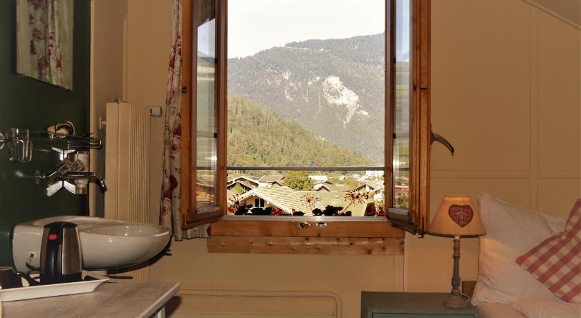 Image of Single Room with Shared Bathroom 0