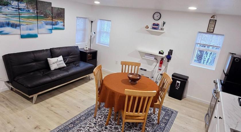 칼리지 (AK) Fairbanks Hillside Cabin with Northern Lights Views 4성급 숙소 로비