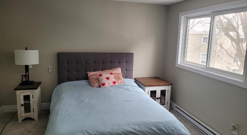 Cozy Townhome with Anemities
