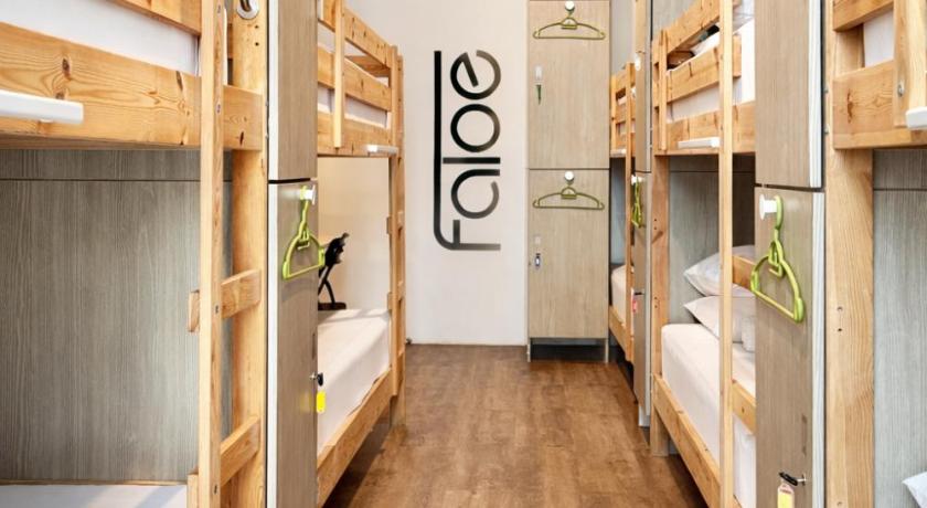 Immagine di Posto Letto in Dormitorio Misto con 10 Letti (Bed in 10 Bed Mixed Dormitory) 1