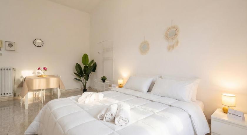 Cozy romantic loft- Cialdini 21