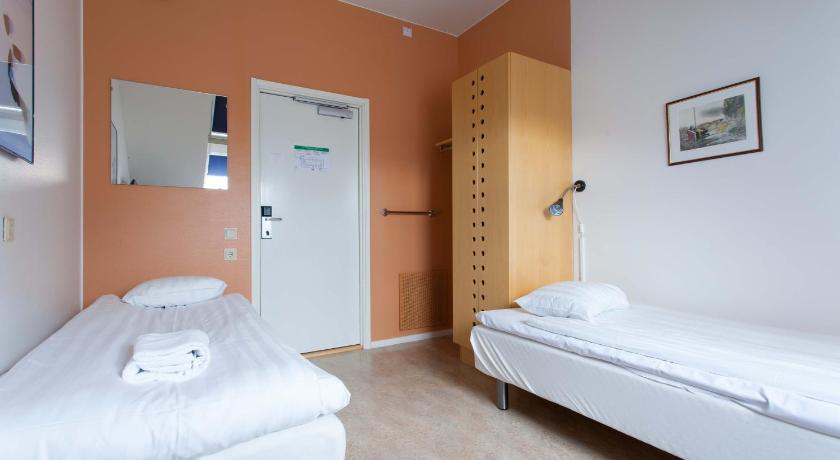 Image of Standard Twin Room with Shared Bathroom 0