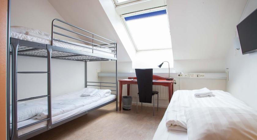 Image of Basic Triple Room with Shared Bathroom 3