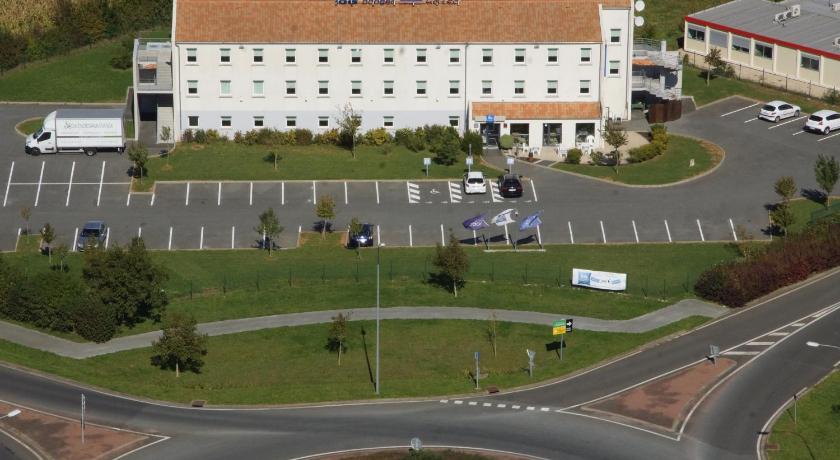 ibis budget Niort - La Creche photo