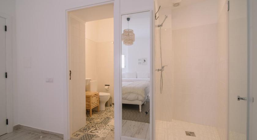 Image of Comfort Triple Room with Shower 2
