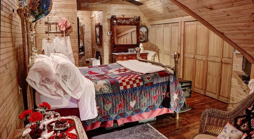 The Queen, A Victorian Bed & Breakfast photo