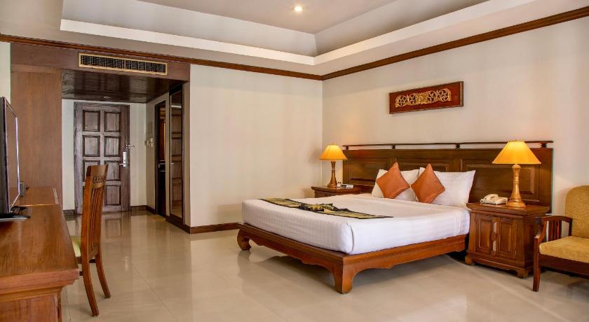 Image of Superior Pool View King Room 3