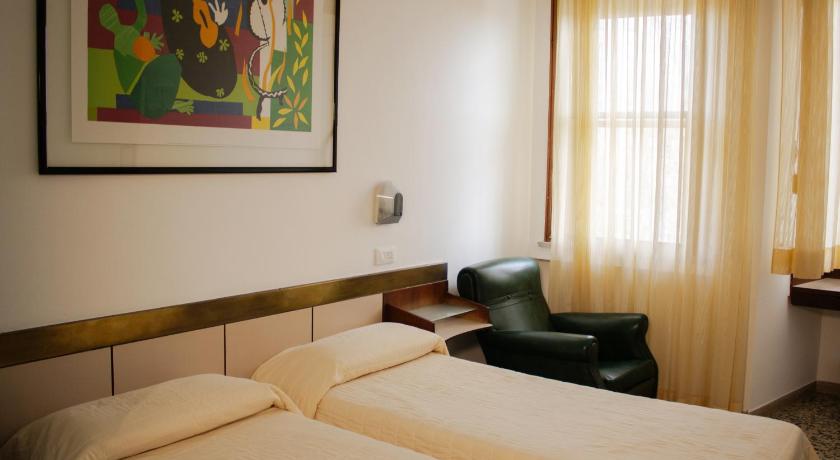 Фото: Двухместный номер с 1 кроватью или 2 отдельными кроватями (Double or Twin Room) 1